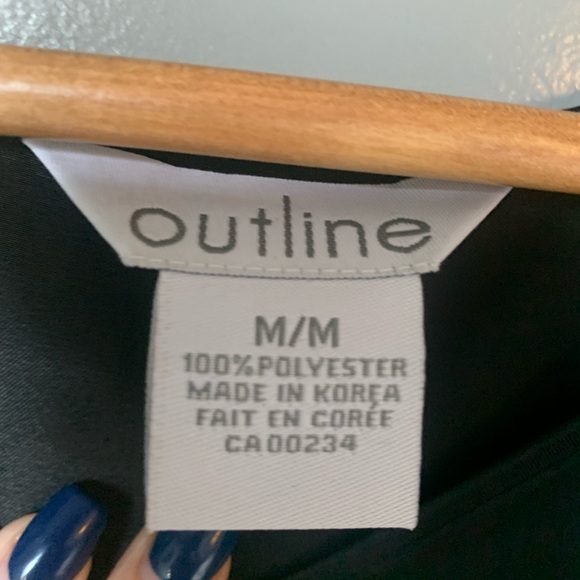 NWT Silky Soft Black V-neck Outline Sleeveless Tank Top Shirt - Picture 2 of 4